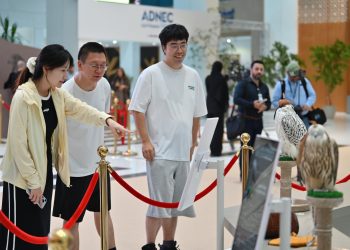 السعودية تستقطب أنظار العالم بمزاد الصقور الدولي 2025.. صفقات قياسية وحضور سياحي واسع