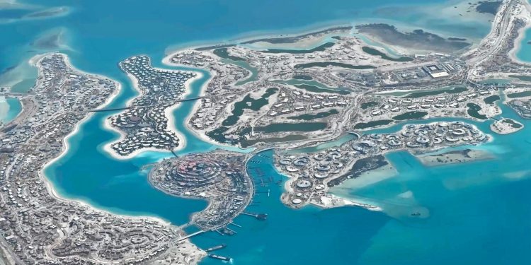 لقطات جوية لجزيرة شُورى تُشعل التفاعل .. ما لا تعرفه عن درة البحر الأحمر لعام 2025
