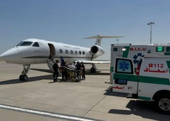 سفارة المملكة في الكويت تنقل ثلاثة سعوديين مصابين عبر طائرة إخلاء طبي