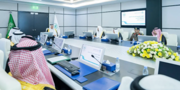 محافظ الأحساء يؤكد تكامل الجهود لدعم مشاريع الإسكان التنموي وتحقيق جودة الحياة