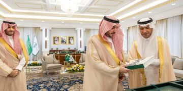 لقاء وزير الشؤون البلدية والإسكان مع أمانة الجوف واستعراض المشاريع