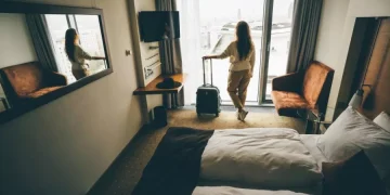 دليل المسافر .. 8 أخطاء شائعة في الفنادق.. تجنبها لرحلة أكثر راحة