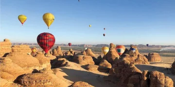 العلا تتربع على عرش السياحة بوجهات وفعاليات تجمع بين الفنون والثقافة