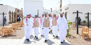 أمير المدينة المنورة يستقبل وزير البلديات والإسكان