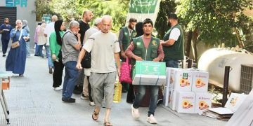 مركز الملك سلمان للإغاثة يوزع مساعدات غذائية وإيوائية في لبنان واليمن وأفغانستان