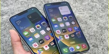 أبل تستعد لإلغاء منفذ شريحة الاتصال التقليدية في جميع إصدارات “آيفون 17”