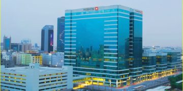 إنجاز سعودي جديد.. عملية دقيقة تُنقذ مريضًا بعد استخراج “قطعة عظم” اخترقت المعدة