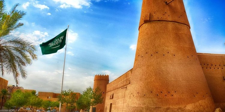 في اليوم الوطني الـ95.. المصمك يستعيد ذاكرة الوطن بحكايات الإبل