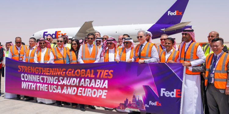 فيديكس تسيّر أول رحلة تربط السعودية بالولايات المتحدة وأوروبا بدون توقف