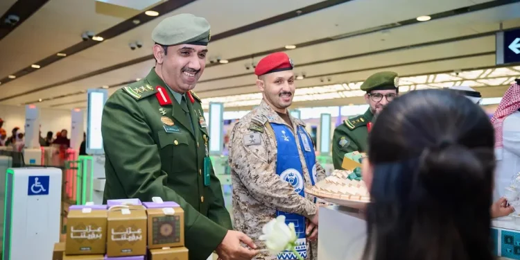 احتفالات الجوازات باليوم الوطني 95 تنشر البهجة بين المسافرين في المنافذ الدولية