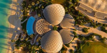 افتتاح جزيرة شورى.. 3 منتجعات عالمية تفتح أبوابها للزوار في قلب البحر الأحمر