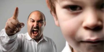 احذر العنف اللفظي وتأثيره المدمر على الصحة النفسية للأطفال والبالغين