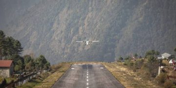 توقف الرحلات بين السعودية ونيبال.. احتجاجات كاتماندو تشل حركة الطيران