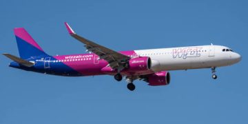 طيران ويز يعيد رحلات أبوظبي – لارنكا: جسر جديد بين الإمارات وقبرص