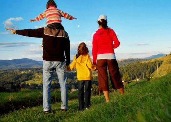 عطلات عائلية مرهقة.. 71% من الآباء والأمهات يحتاجون إلى راحة إضافية بعد العودة من السفر