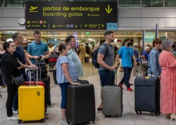 استمرار الفوضى في مطارات أوروبا بعد هجوم إلكتروني غامض.. والمسافرون عالقون بالتأخير والإلغاءات