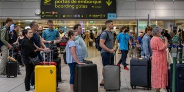 استمرار الفوضى في مطارات أوروبا بعد هجوم إلكتروني غامض.. والمسافرون عالقون بالتأخير والإلغاءات