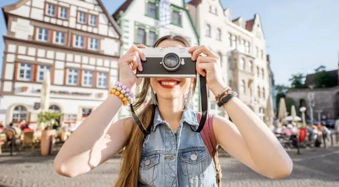رحلات من أجل الكاميرا.. كيف غيّرت السوشال ميديا معنى السفر عند النساء؟
