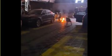 فيديو.. شجاعة مواطن في الجبيل تُنقذ محل سيارات من حريق محقق