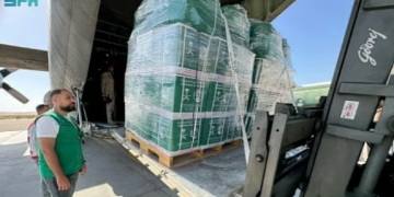 الطائرة الإغاثية السعودية الـ67