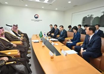 الحقيل يبحث تطوير مشروع التوأم الرقمي "بلدي" في كوريا الجنوبية