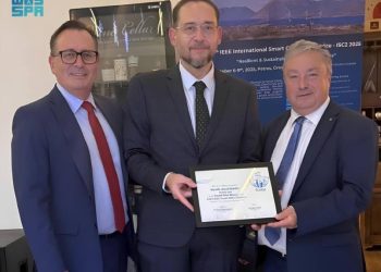 وزارة البلديات والإسكان تحصد جائزة عالمية عن «عدسة بلدي» في تقنيات المدن الذكية