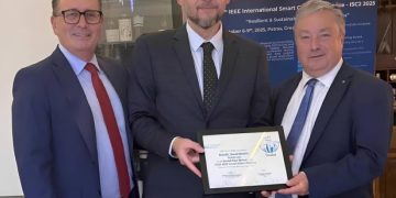 وزارة البلديات والإسكان تحصد جائزة عالمية عن «عدسة بلدي» في تقنيات المدن الذكية