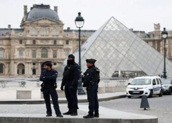 سرقة جريئة تهز باريس.. متحف اللوفر يُغلق أبوابه بعد اقتحام وسرقة جواهر نادرة