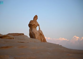 صخرة “العروسة” شمال العلا.. أعجوبة نحتتها الطبيعة عبر آلاف السنين