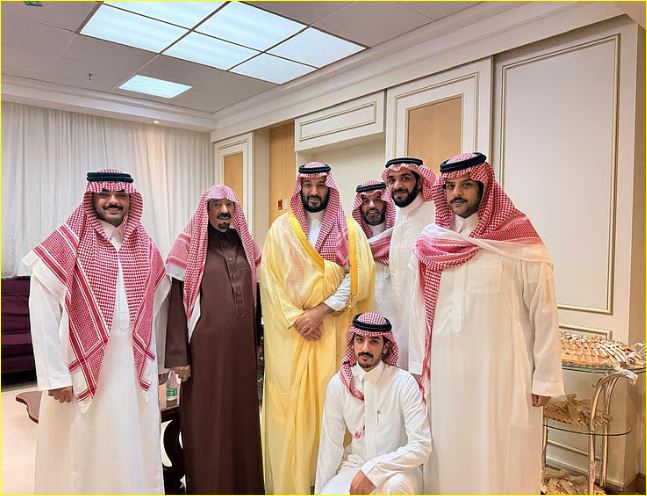 ولي العهد يزور الشيخ بدر الدويش