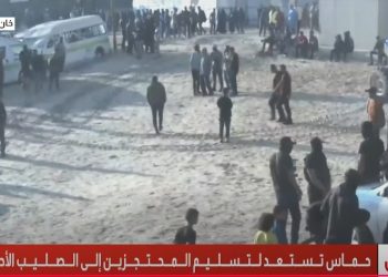 الصليب الأحمر يتسلّم 7 رهائن إسرائيليين من «حماس»  ضمن المرحلة الأولى من اتفاق التبادل