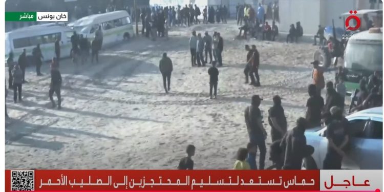 الصليب الأحمر يتسلّم 7 رهائن إسرائيليين من «حماس» ضمن المرحلة الأولى من اتفاق التبادل