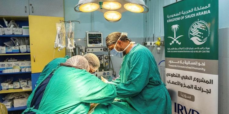 فريق طبي سعودي