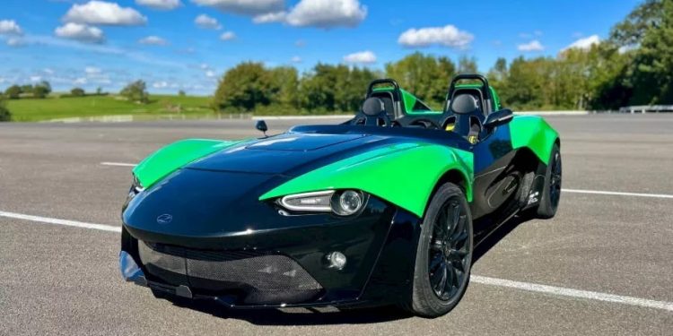 زينوس البريطانية تطلق النسخة الجديدة E10 بقوة 380 حصانًا وتصميم رياضي ملفت