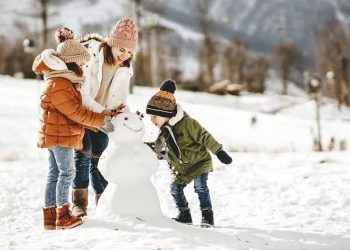 رحلتك الشتوية تبدأ هنا.. كيف تستمتع بالسفر وتحتفظ بالدفء؟