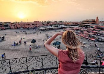 قبل السفر.. عادات غريبة حول العالم تجنبها حتى لا تقع في مواقف محرجة