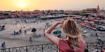 قبل السفر.. عادات غريبة حول العالم تجنبها حتى لا تقع في مواقف محرجة