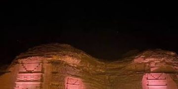 العُلا تفتح ذراعيها لموسم شتوي استثنائي.. فعاليات عالمية ورحلات جوية متزايدة