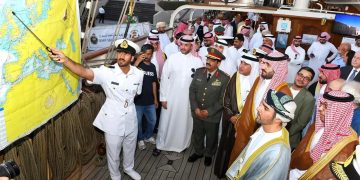  “شباب عُمان الثانية”.. سفينة الصداقة والسلام ترسو في جدة