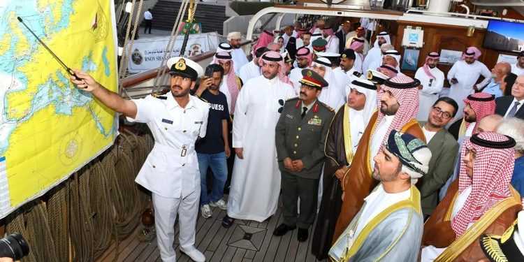  “شباب عُمان الثانية”.. سفينة الصداقة والسلام ترسو في جدة