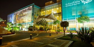 السياحة السعودية تشدد الرقابة.. غرامات تصل إلى 250 ألف ريال على مرافق الضيافة غير المرخصة