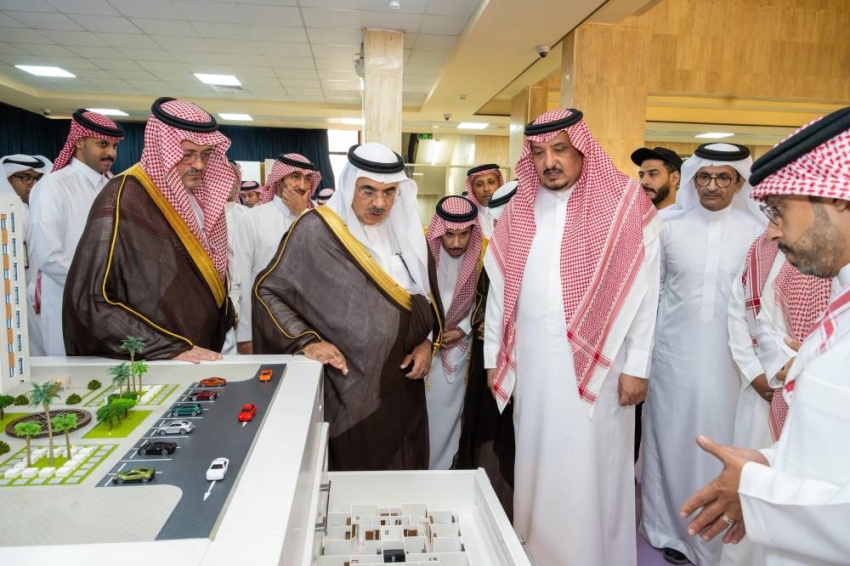 أمين المنطقة الشرقية يفتتح المعرض السكني