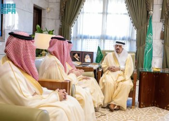 أمير الرياض يطّلع على مستجدات برامج ومشروعات وزارة البلديات والإسكان