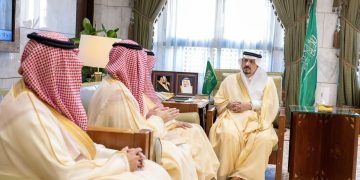 أمير الرياض يطّلع على مستجدات برامج ومشروعات وزارة البلديات والإسكان