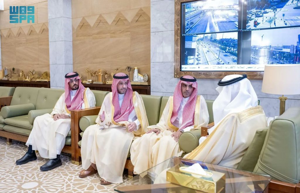 أمير الرياض يطّلع على مستجدات برامج ومشروعات وزارة البلديات والإسكان
