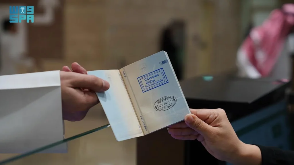 ختم خاص للمسافرين احتفاءً بسيتي سكيب 2025 في مطارات المملكة