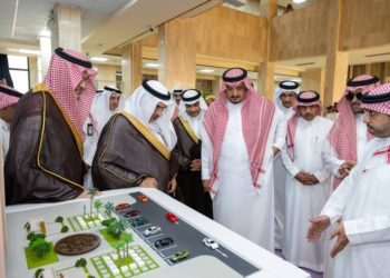 أمين المنطقة الشرقية يفتتح المعرض السكني