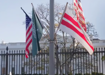 الأعلام السعودية تزين ساحة البيت الأبيض استعدادًا لاستقبال ولي العهد في زيارة رسمية إلى الولايات المتحدة