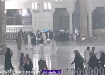 هطول أمطار خفيفة إلى متوسطة في المسجد النبوي وسط أجواء إيمانية