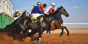 انطلاق مهرجان الأمير عبدالعزيز بن سعد لسباقات الخيل في ميدان فروسية حائل